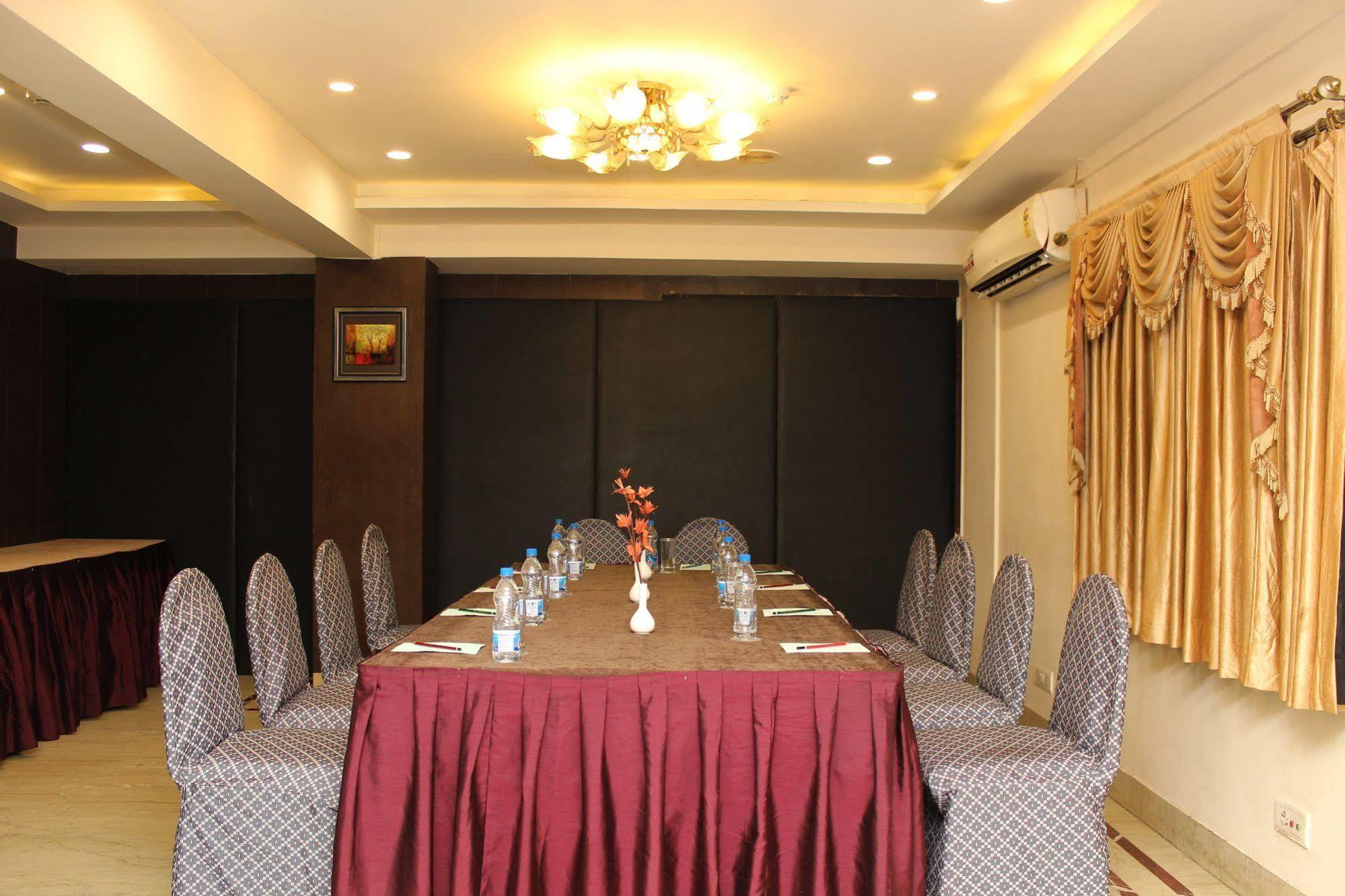 The Pearl Hotel Καλκούτα Εξωτερικό φωτογραφία
